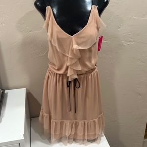 NWT Woman’s sleeveless tan mini dress with black straps size medium xhilaration
